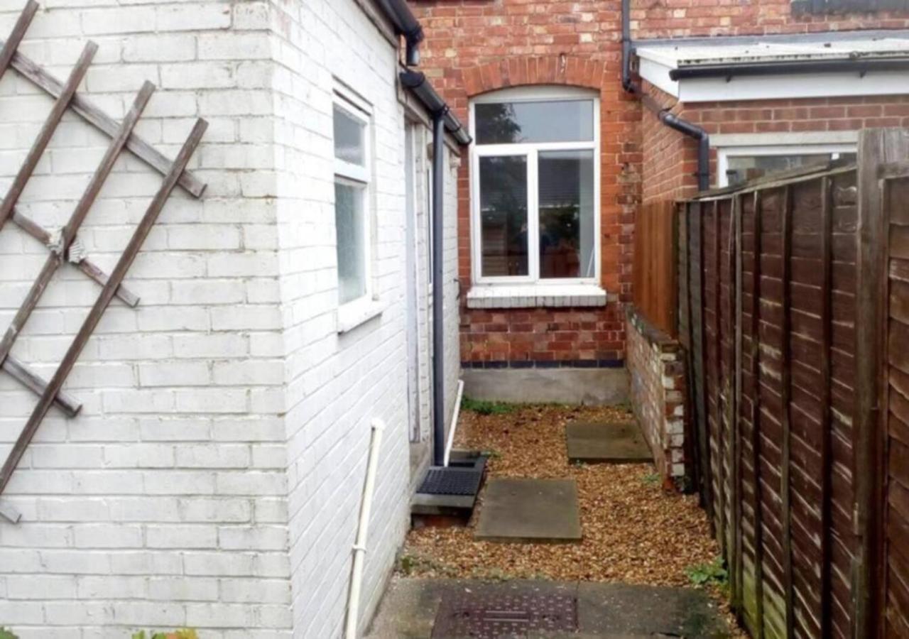 4 Bedroom House For Corporate Stays In Kettering Exterior photo